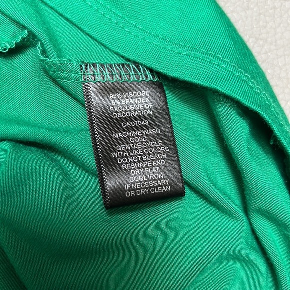 NWOT Cable & Gauge Green Cold Shoulder Top, Size M - Picture 6 of 6